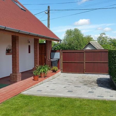 Tiszavirág Vendégház Tiszabábolna Exterior foto